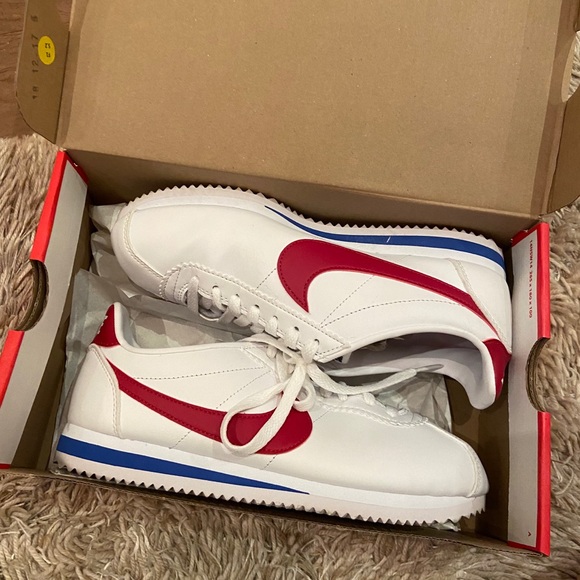 Nike Women’s Classic Cortez Leather in White/Red - Picture 3 of 7